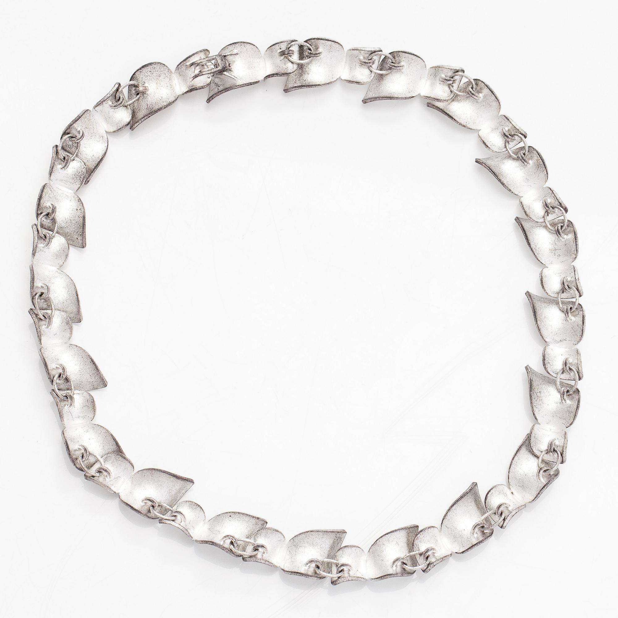 Chao-Hsien Kuo, a sterling silver necklace 'Sparkling Spring', Lapponia 2012.
