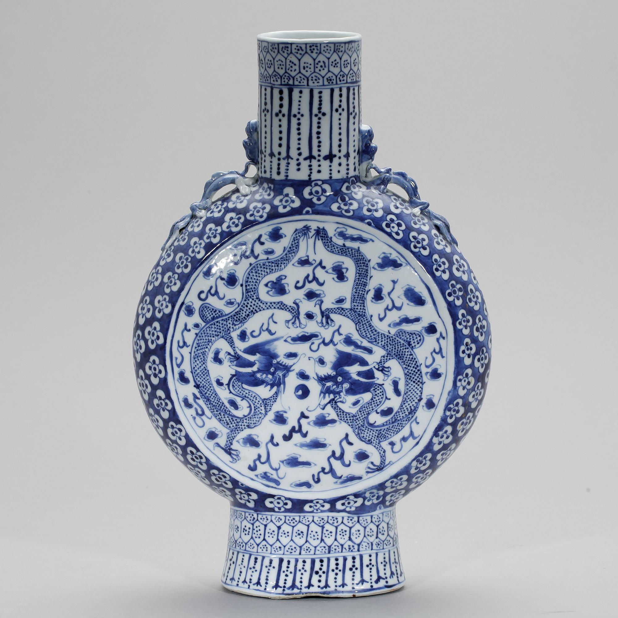 PILGRIMSKRUS, porslin. Sen Qing dynastin (1644-1912).