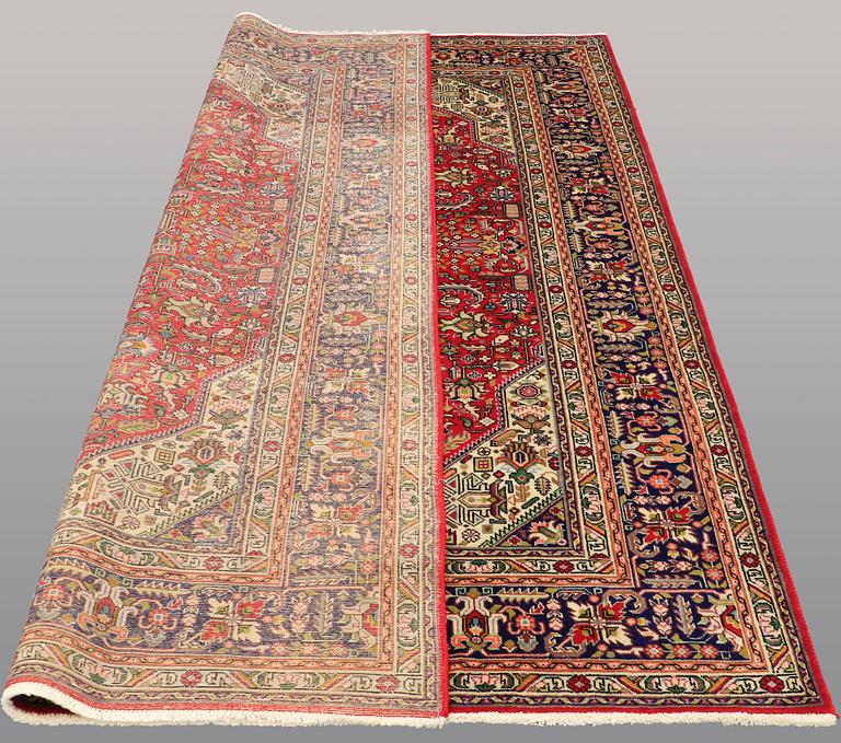 MATTA, Täbriz, ca 295 x 207 cm.