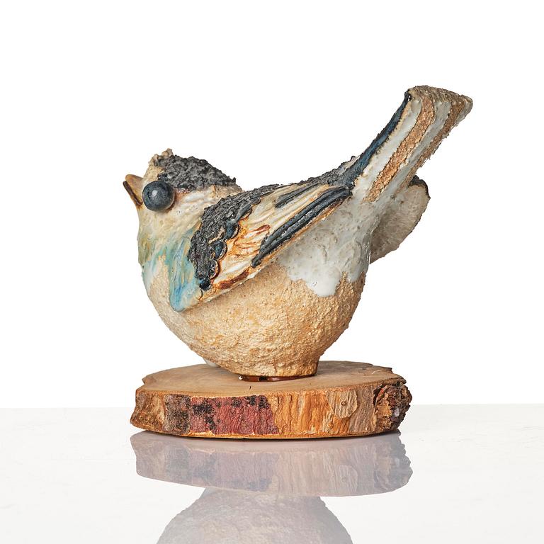 Tyra Lundgren, a chamotte stoneware sculpture of a bird, own studio, Bredkvie, Gotland, 1978.