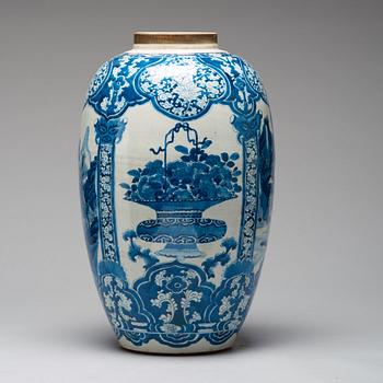 URNA, porslin. Qingdynastin, Kangxi (1662-1722).