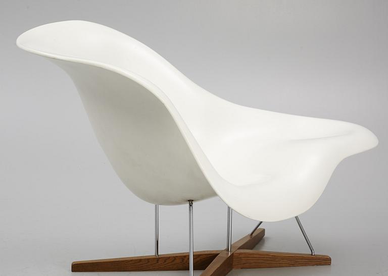 Charles & Ray Eames, liggfåtölj, "La Chaise", Vitra 2003.