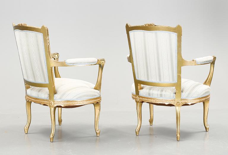 KARMSTOLAR, ett par. Gustaviansk stil/rokokostil, 1900-talets början.