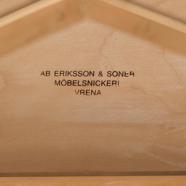 Thomas Sandell, skåp "Dottie" för Firma Svenskt Tenn 2004. Nr 2 i upplaga om 10 exemplar.