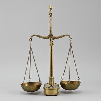 VÅG, gulmetall, 1900-talets första hälft.