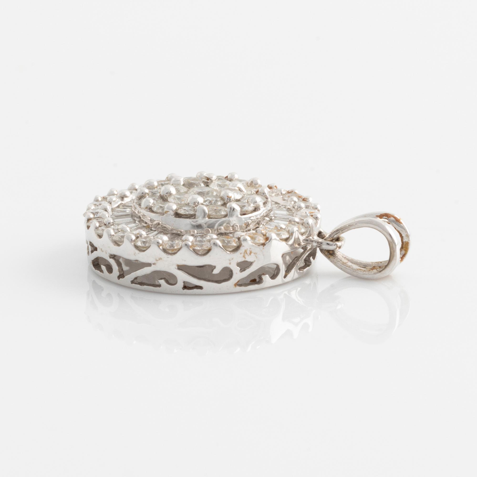 Pendant, white gold with baguette and brilliant cut diamonds.