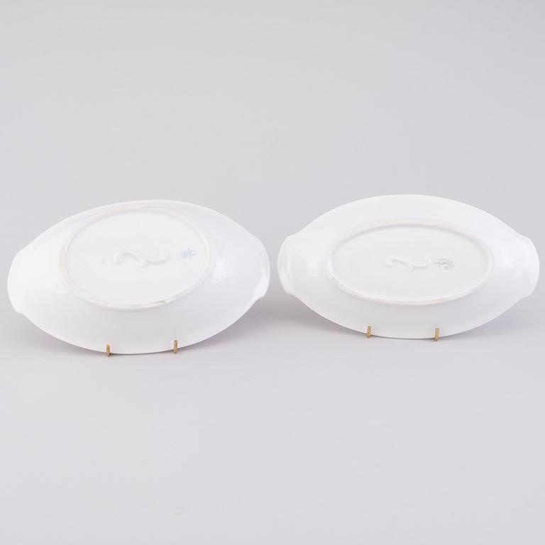 A 70-pcs set of dinnerware and for coffee, Arabia Finland 1932-1949.