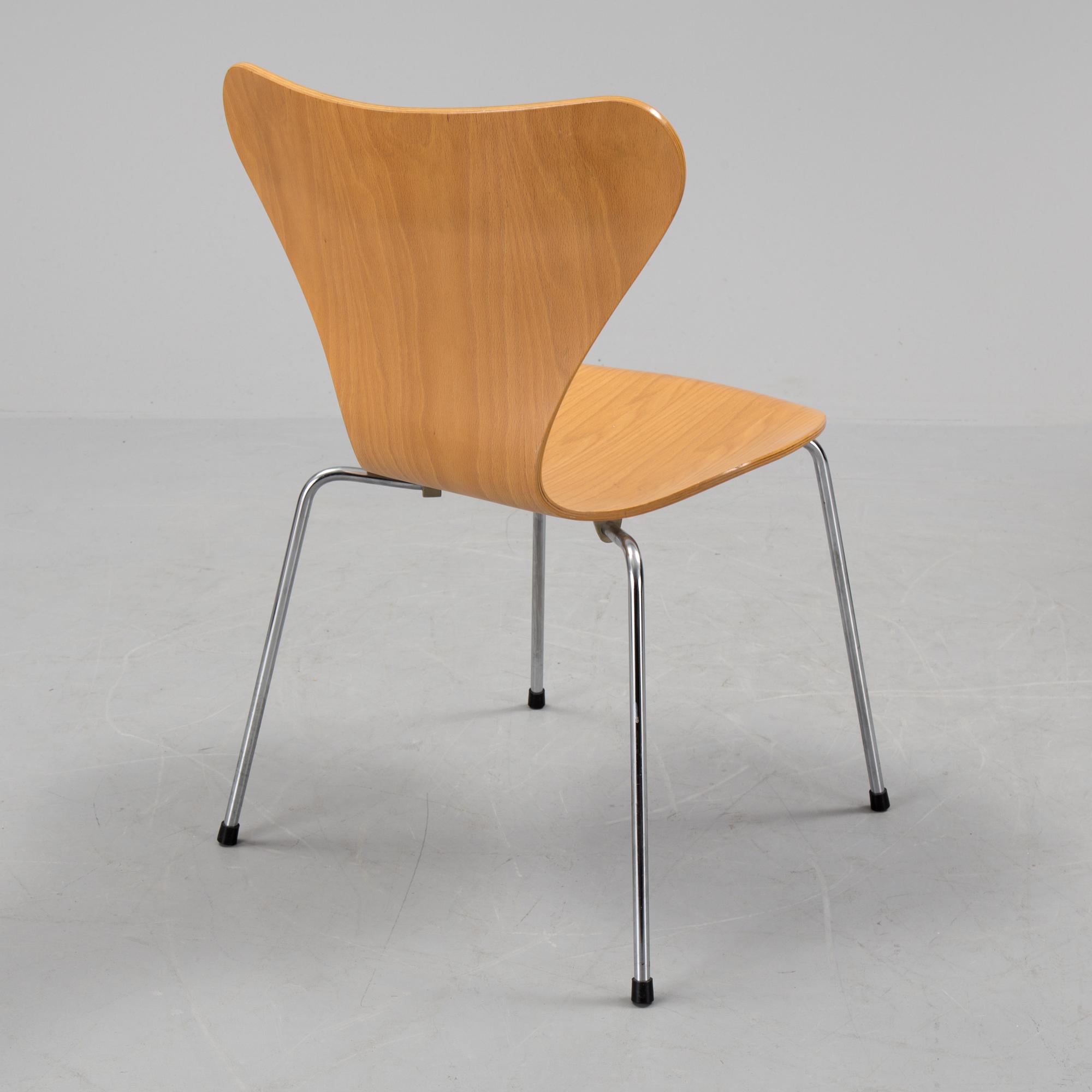 A set of 11 1980s  "Sjuan" chairs by Fritz Hansen.