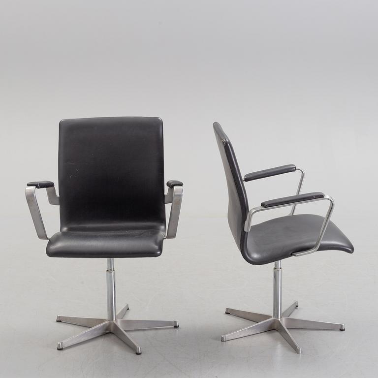 A pair of 'Oxford' arm chairs by Arne Jacobsen, Fritz Hansen, Denmark, 1985.