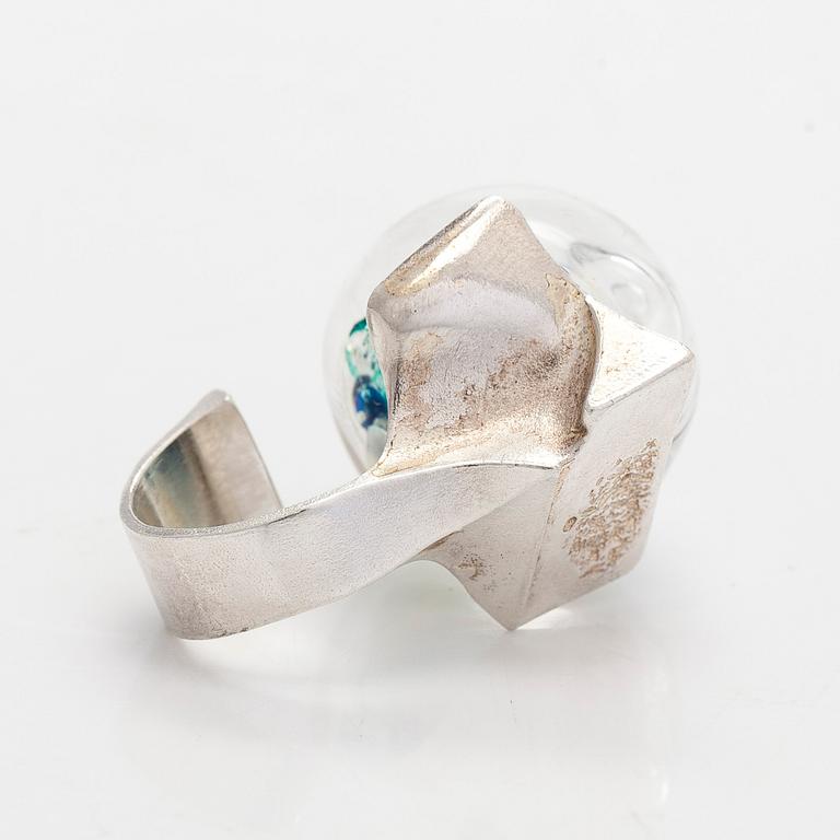 Björn Weckström, ring, "Förstelnad sjö", silver, akryl, Lapponia 1975.