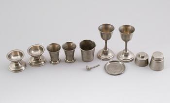 SAMLING TENNFÖREMÅL, 9 delar, 1800-/1900-tal.