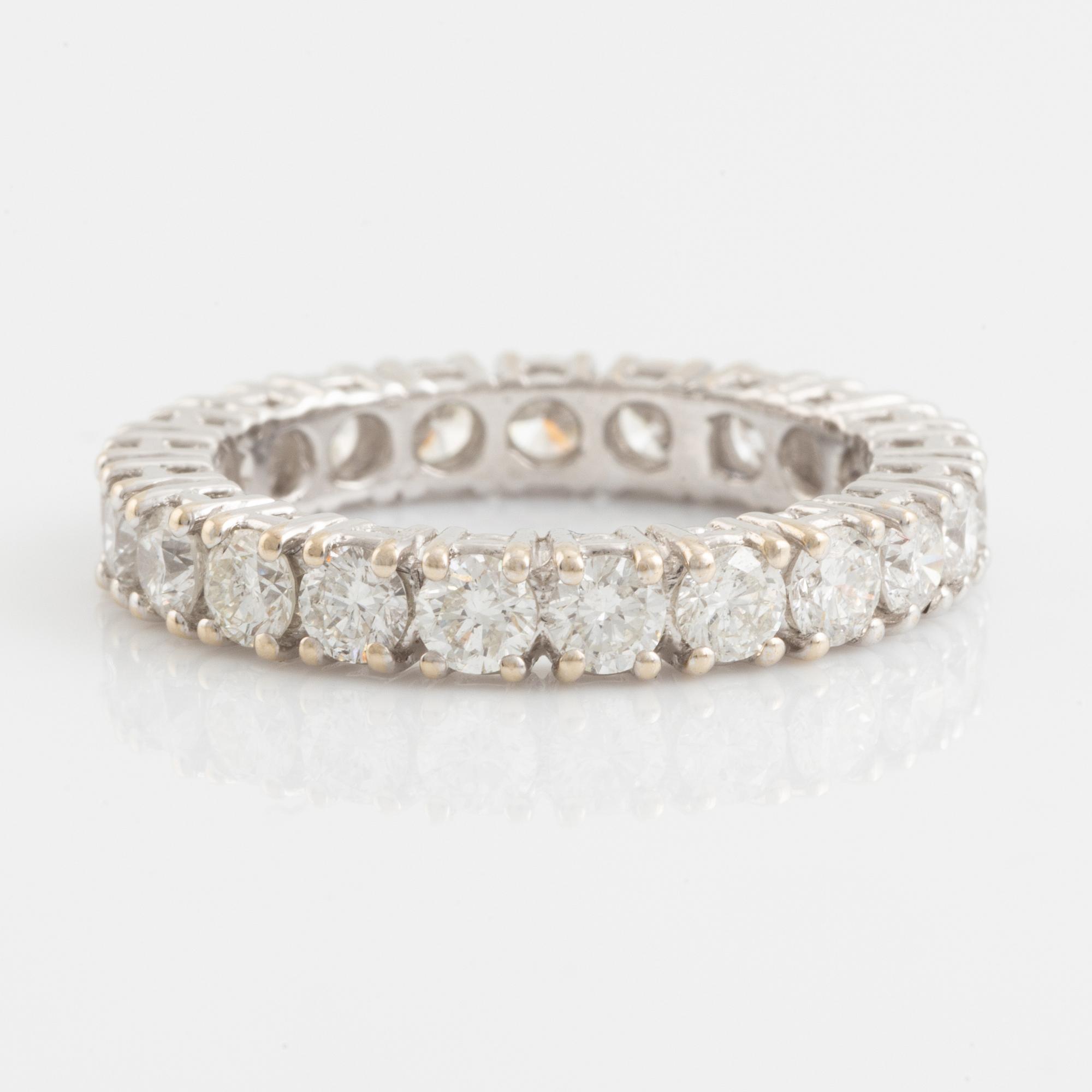 Brilliant cut diamond eternity ring, with HRD report.