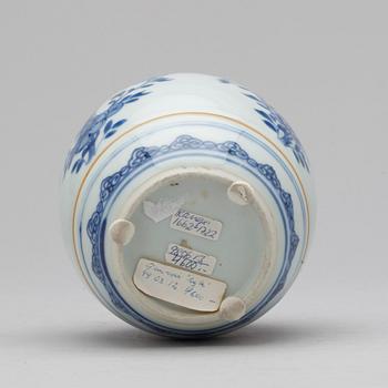 URNA, porslin, Kina, Kangxi, (1662-1722).