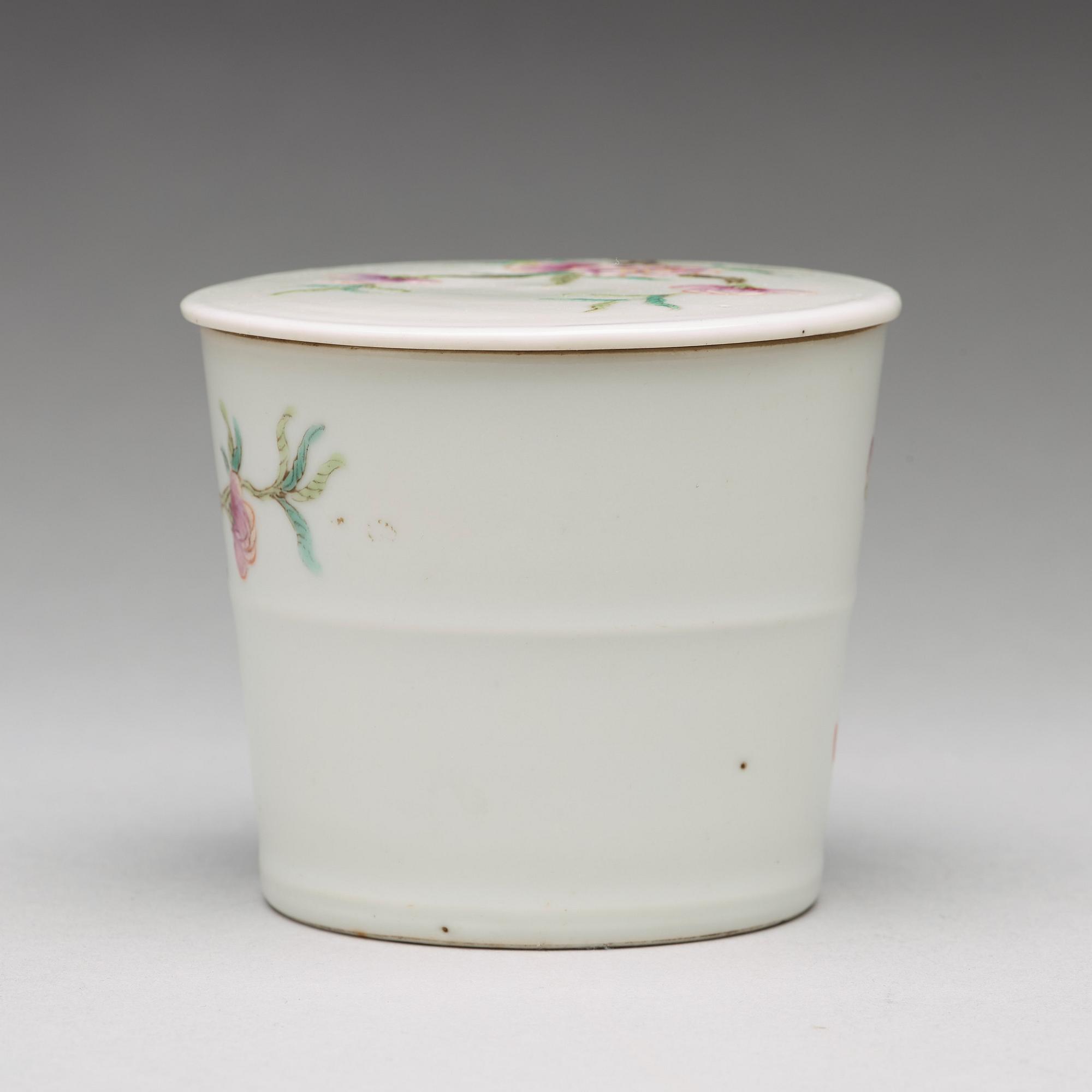 A famille rose jar with cover, Qing dynasty, Guangxu mark and period (1875-1908).