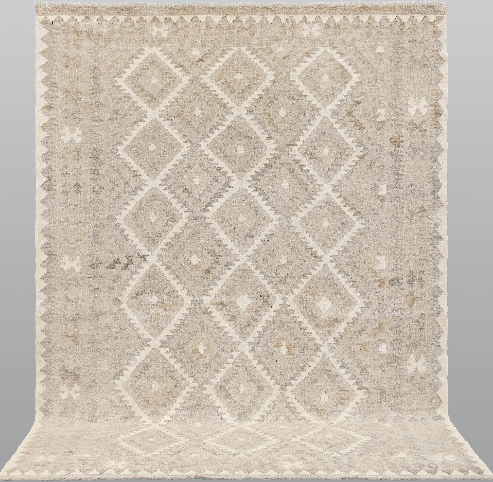 A Kelim carpet, c. 222 x 163 cm.