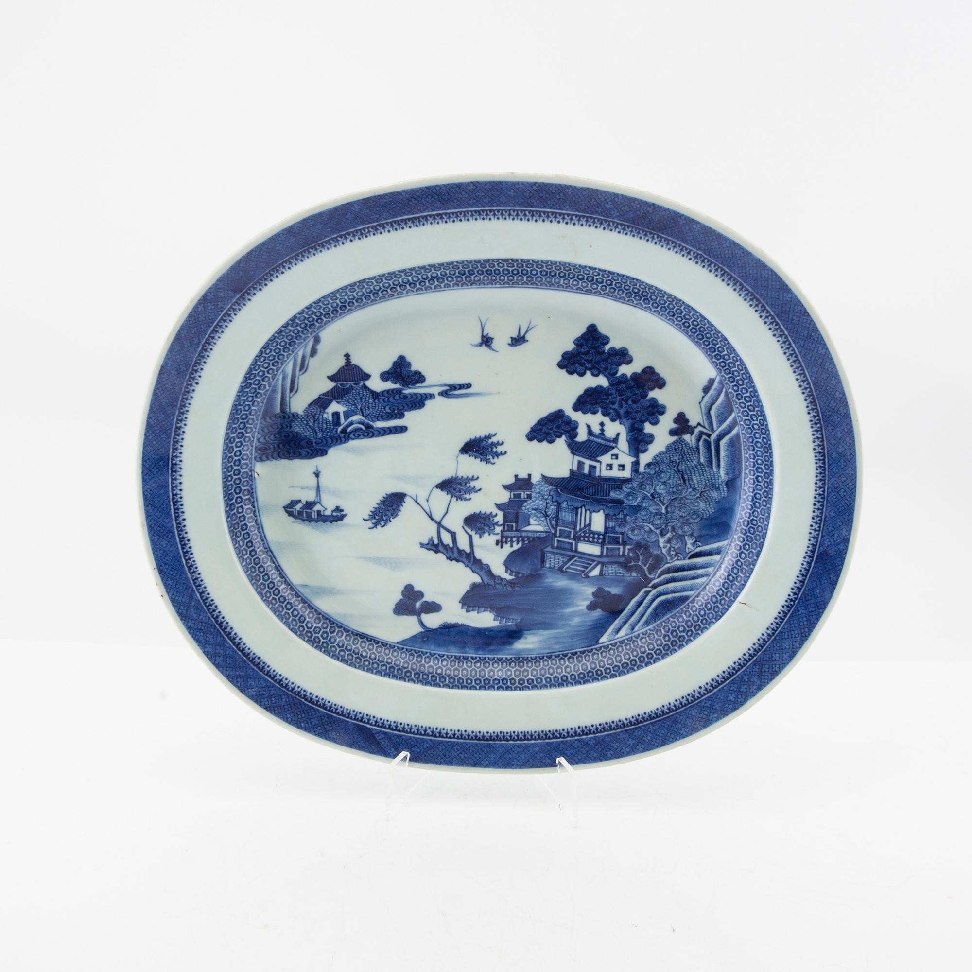 Serving platters 2 pcs China Qianlong (1736-95) porcelain.
