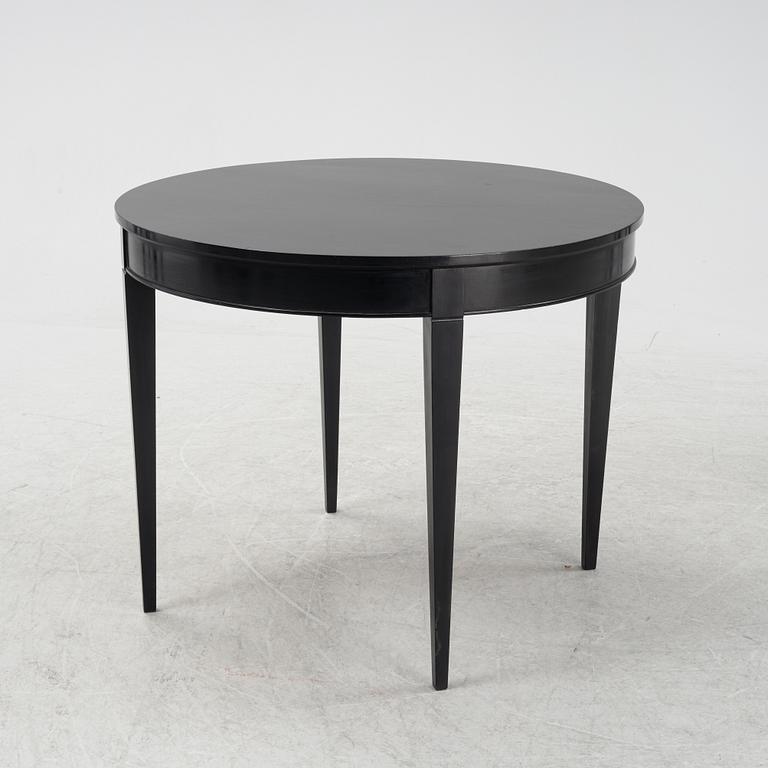 Stolar ett par samt bord, Jugend, Gustav Siegel för J & J Khon, Österrike, omkring år 1900.