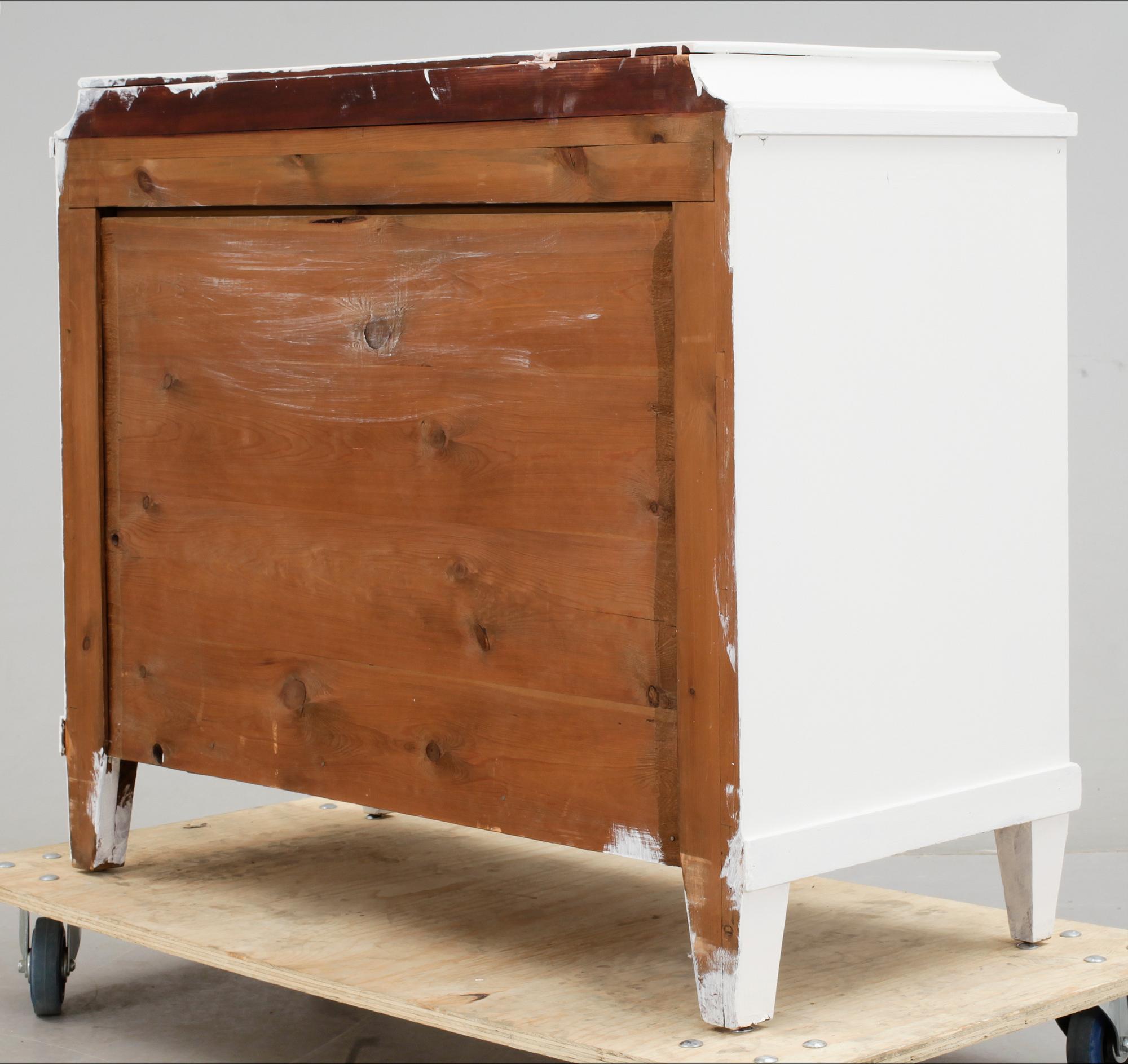 BYRÅ, gustaviansk stil, tidigt 1900-tal.