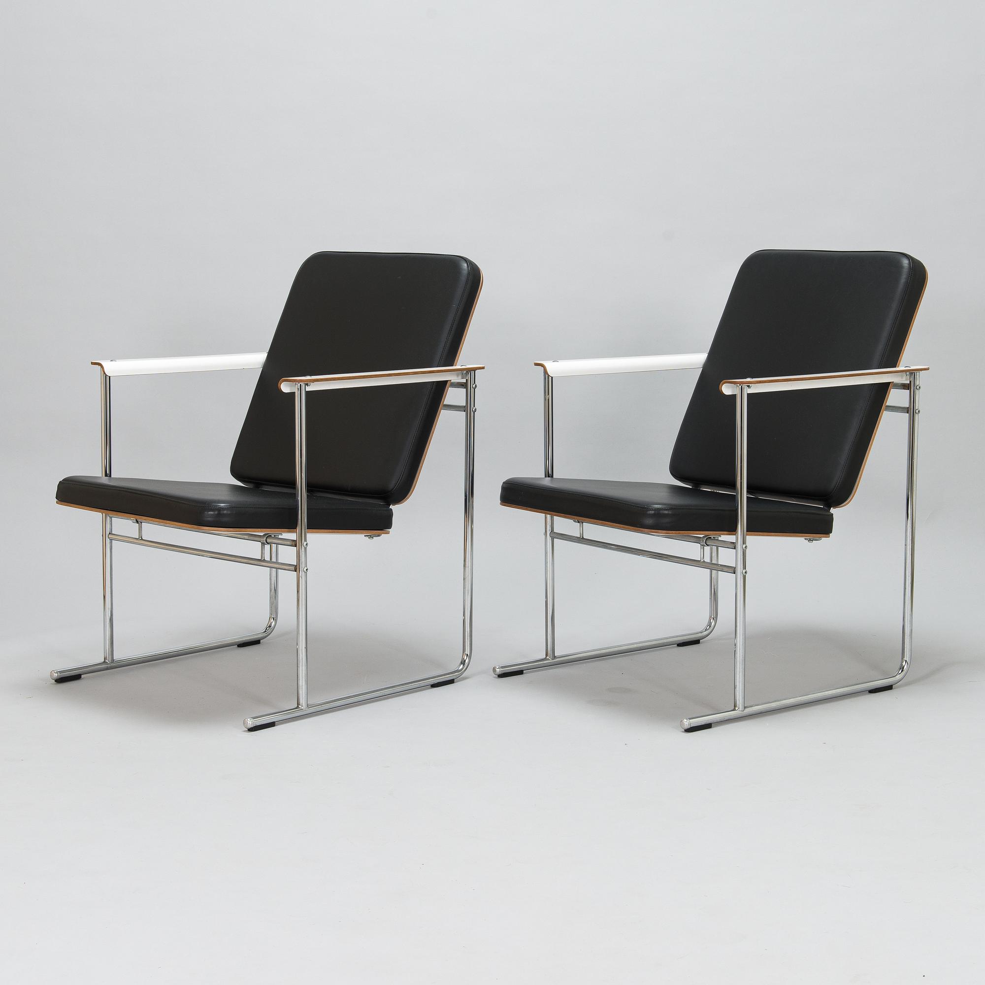 Yrjö Kukkapuro, A pair of armchairs, "Skaala 474", Avarte Finland, late 20th century.
