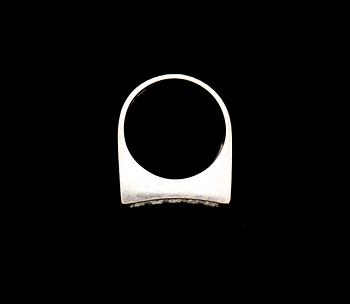 RING, 18 k vitguld med 15 briljantslipade diamanter ca 0.75 ct. Sengels, Stockholm, 1985. Vikt ca 12 g.