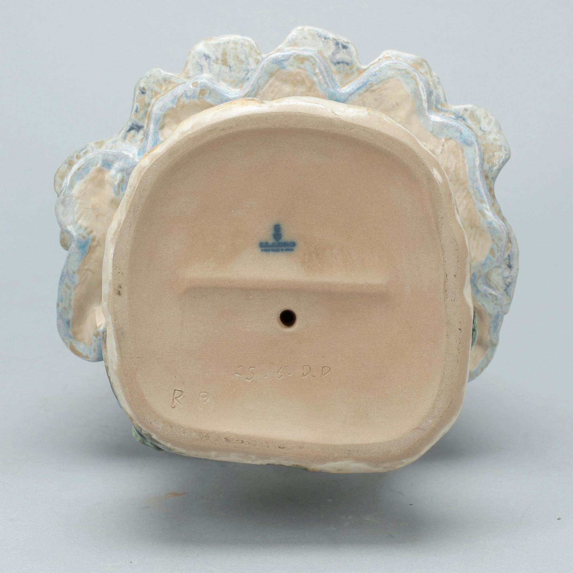 FIGURIN, keramik, Lladro, märkt RA, Spanien. 1900-talets andra hälft.