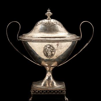 SOCKERSKÅL, silver, sengustaviansk, Olof Yttraeus, Uppsala 1797. Vikt ca 473 gram.