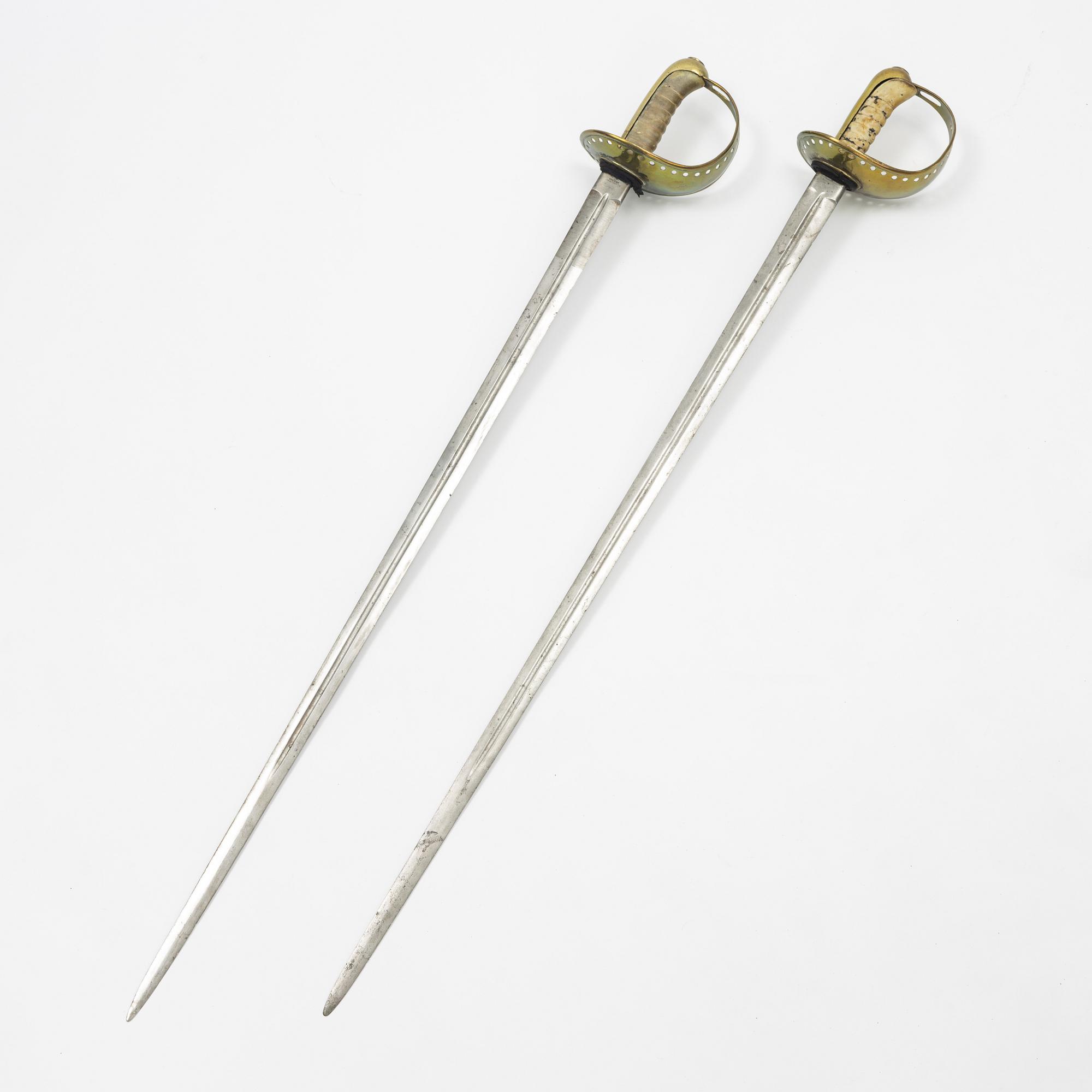 Sablar 2 st, svenska, m/1893 för kavalleriet.