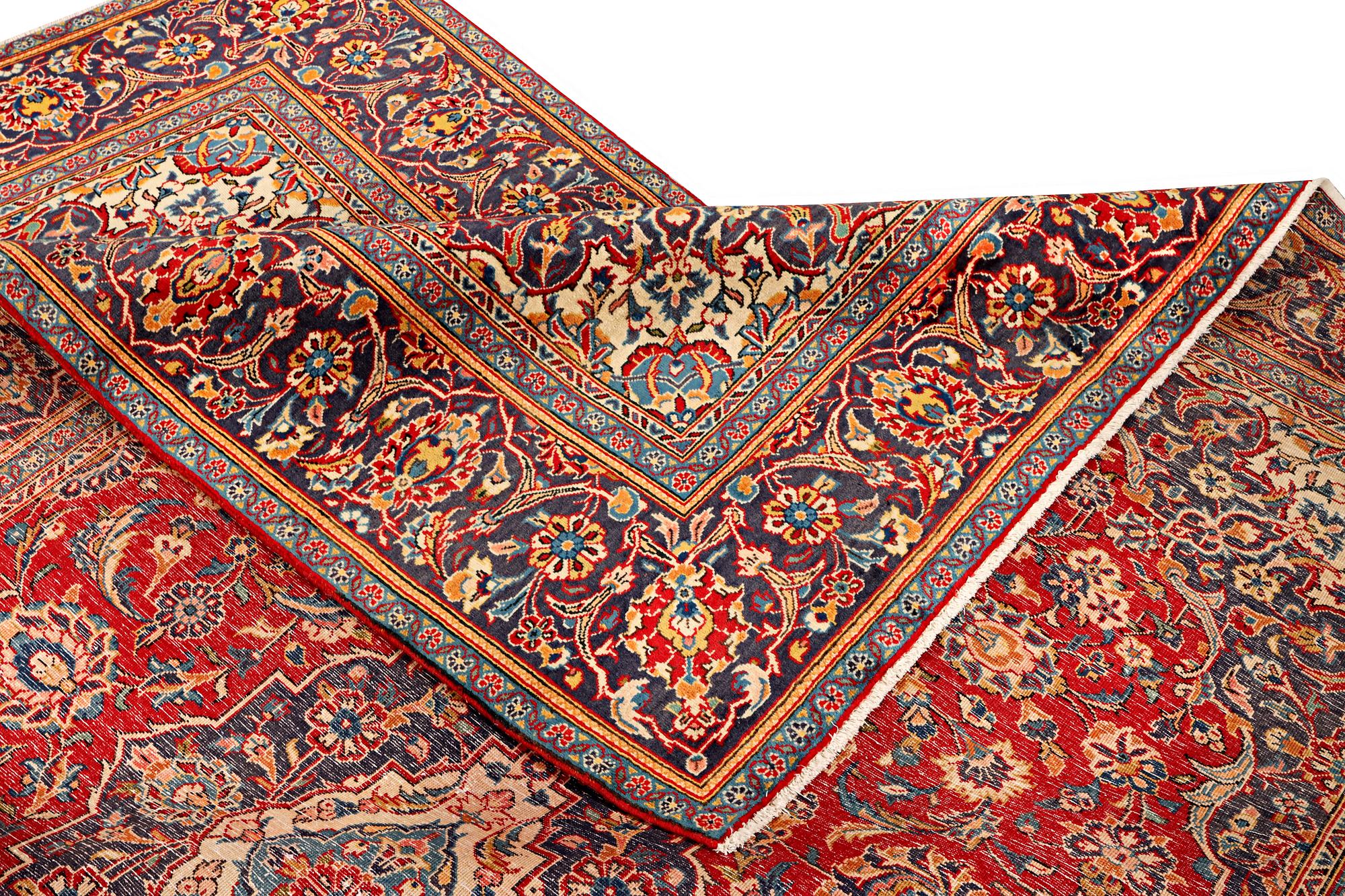 A Kashan carpet, c. 300 x 195 cm.