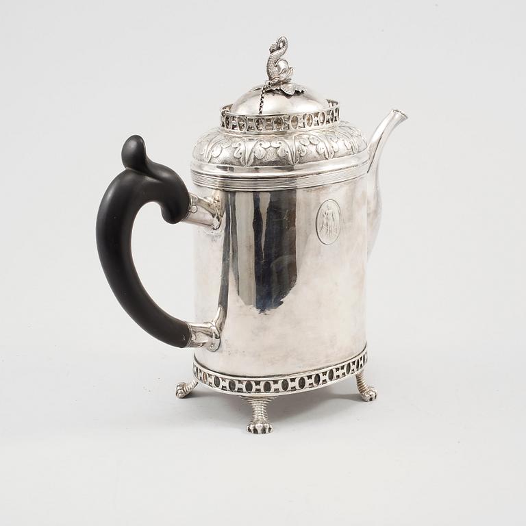 KAFFEKANNA, silver, Carl Lindström, Borås, empire, 1833, vikt 974 gram.