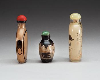 SNUSFLASKOR, tre stycken, glas. 1900-tal.