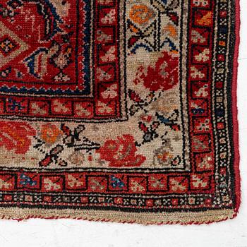 An oriental rug, approx. 148 x 110 cm.