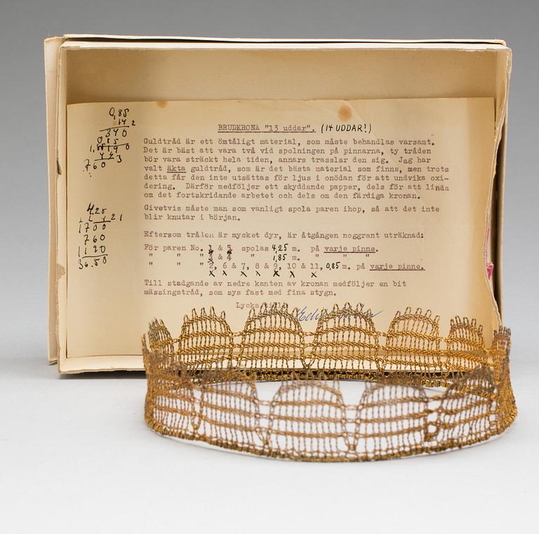 BRUDKRONA, förgylld metalltråd, 1900-talets mitt.