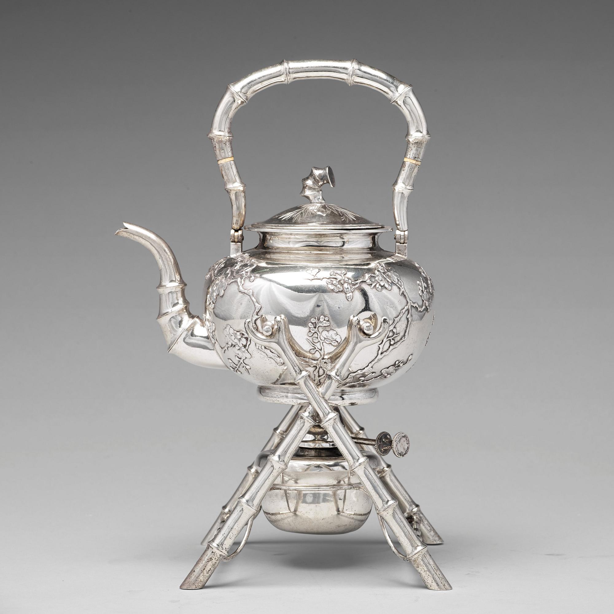 KANNA med LOCK på RECHAUD, silver. Luen Wo, Shanghai, omkring 1880-1925.