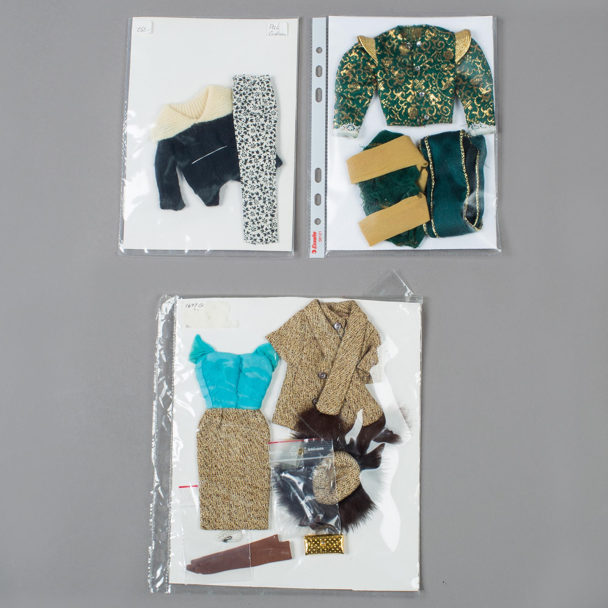 A lot of 32 pieces of clothing sets for Barbie and her friends, Mattel, 1960/70s.