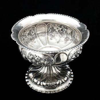 SKÅL PÅ FOT, silver, Möllenborg Stockholm 1913. Vikt 980 gr.