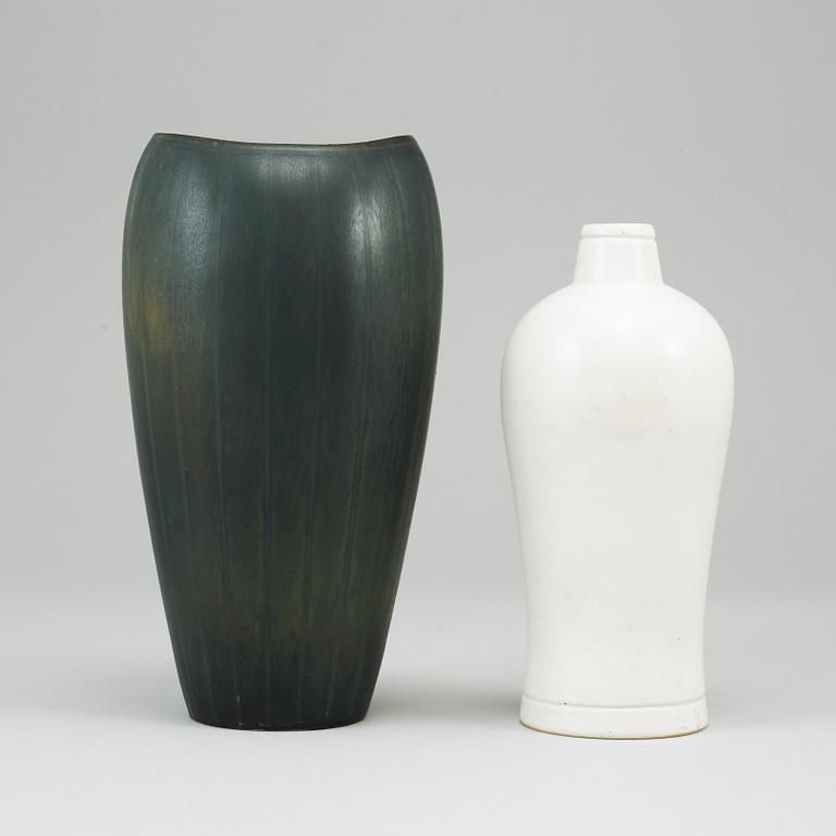 GUNNAR NYLUND, two stoneware vases and two bowls, Rörstrand, Sweden.