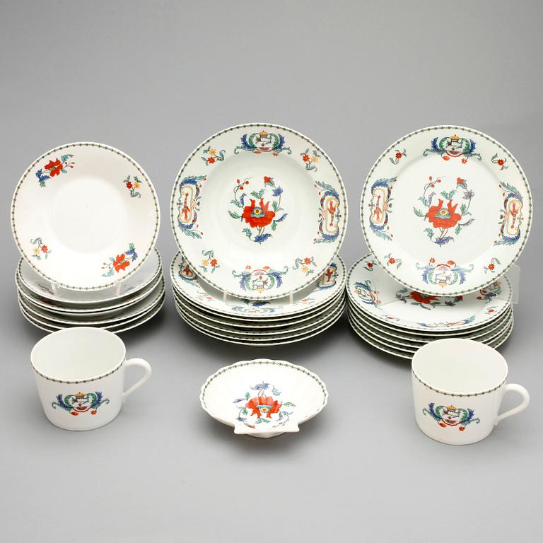 MATSERVIS, 69 delar, porslin, Limoges, Frankrike.