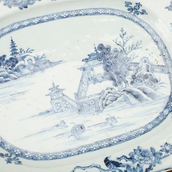 STEKFAT, ett par, porslin, Qingdynastin, Qianlong (1736-1795).