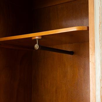 Klädskåp, 1900-talets första hälft.