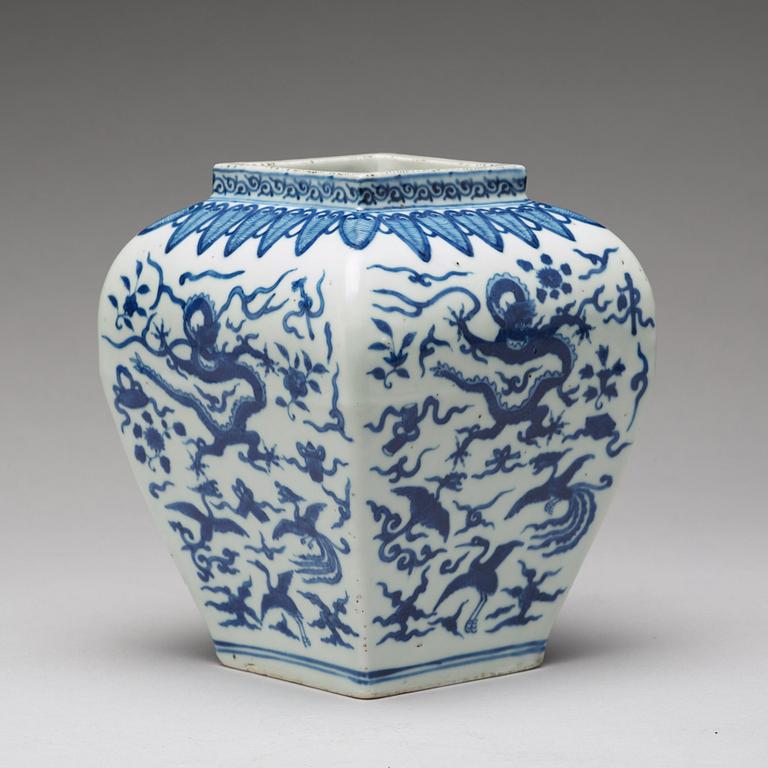 A blue and white vase, late Qing dynasty/Republic with Wanli mark.