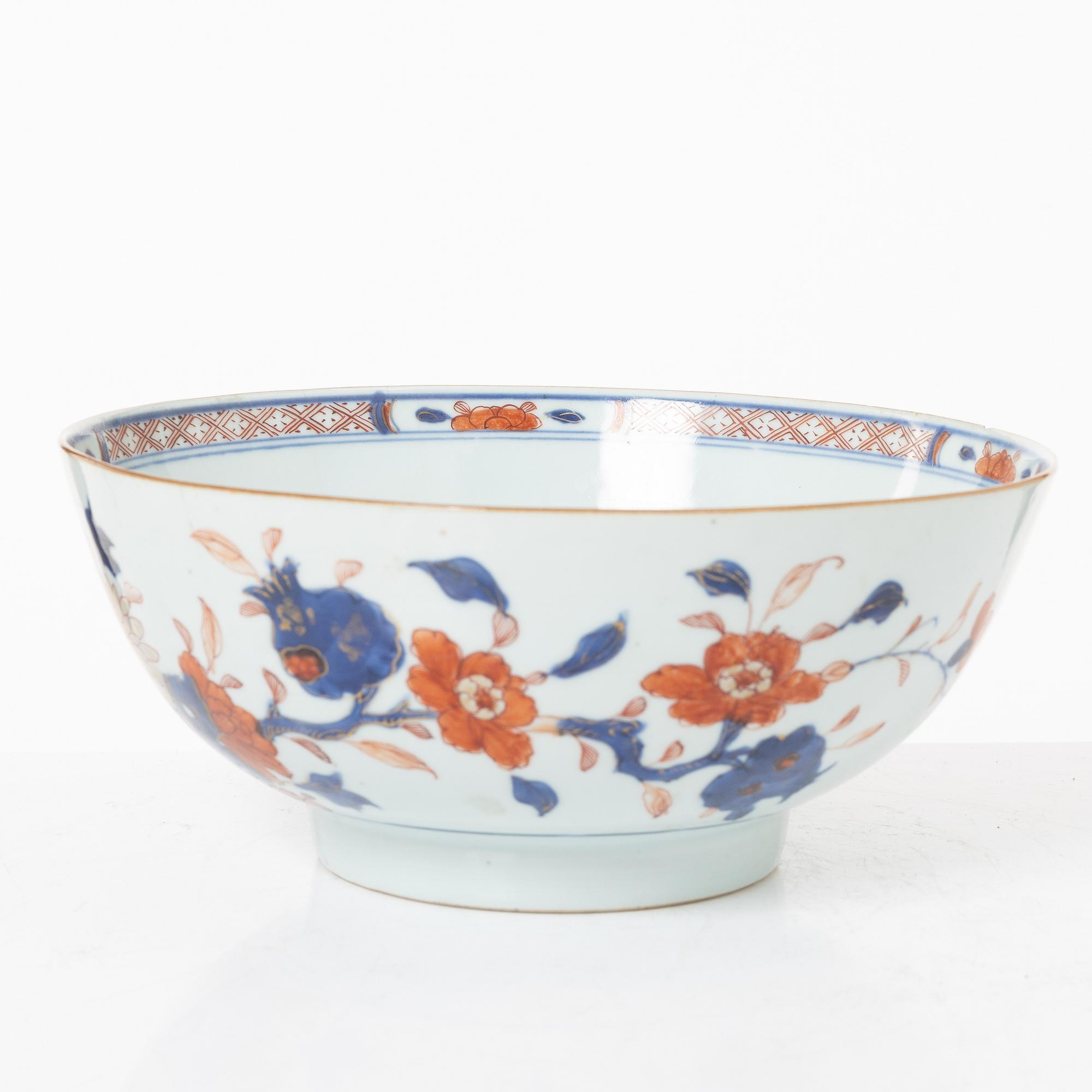 A porcelain bowl, China, Qing dynasty, Qianlong, 1736-95.