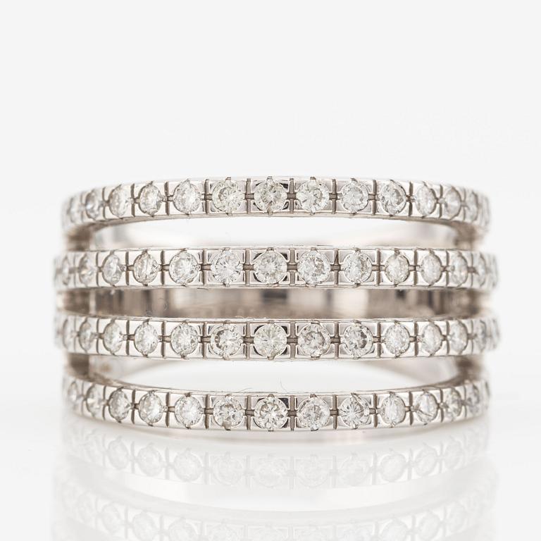 Ring, white gold, openwork decoration with brilliant-cut diamonds.