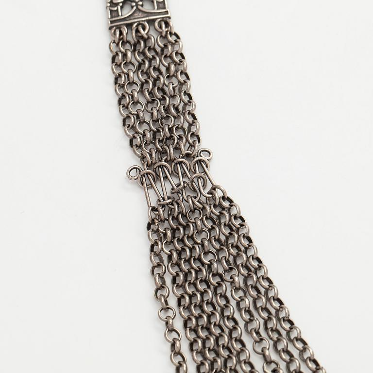 Kalevala Koru, a sterling silver 'Paradise/Hämäläisemännän juhlakääty' necklace. Helsinki 1997.