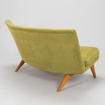 Carl Gustaf Hiort af Ornäs, sohva, "Kim", Puunveisto Oy - Träsnideri Ab, 1940-luvun puoliväli.