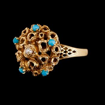 RING, 18K guld, turkoser och mindre odlad pärla.