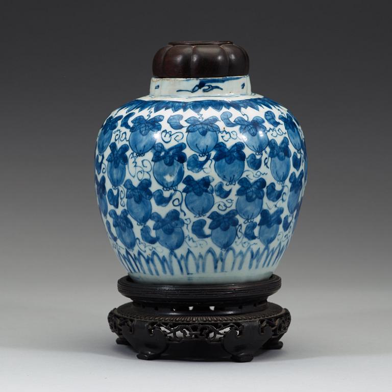 A blue and white jar, Ming dynasty, Wanli (1576-1620).