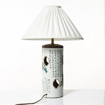 A Chinese porcelain hatstand / table lamp, 20th century.