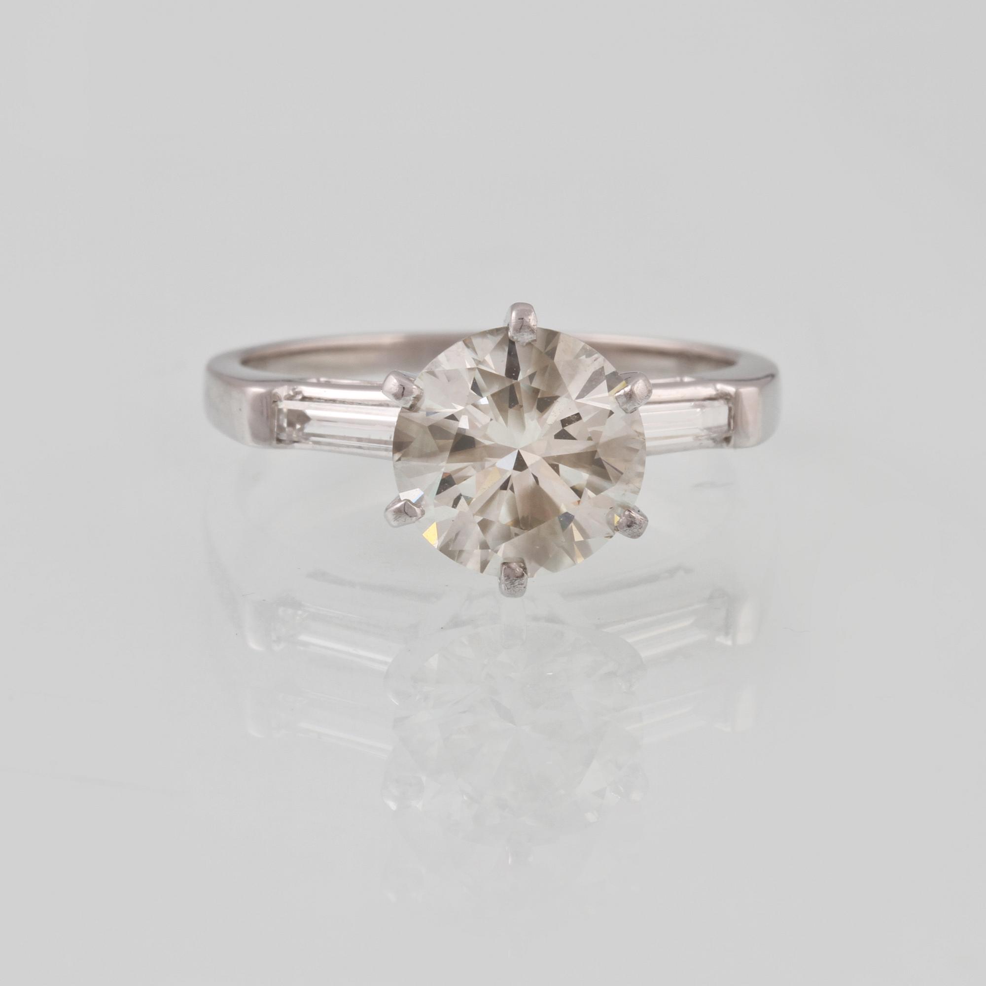 RING, 18K vitguld med briljantslipad diamant ca 2.10 ct. Vikt 3,7 gram.