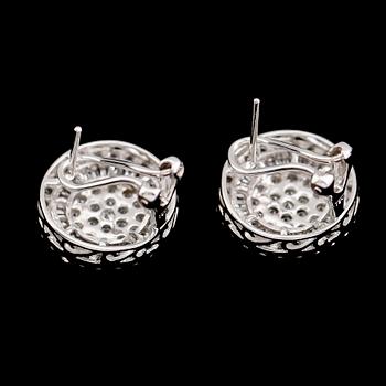 ÖRHÄNGEN, 1 par, 18 k vitguld, briljant- och baguettslipade diamanter tot 2.32 ct.