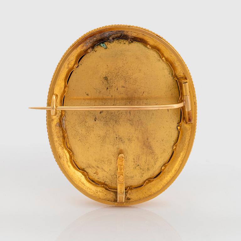 A Gustaf Möllenborg pietra dura brooch in 18K gold.